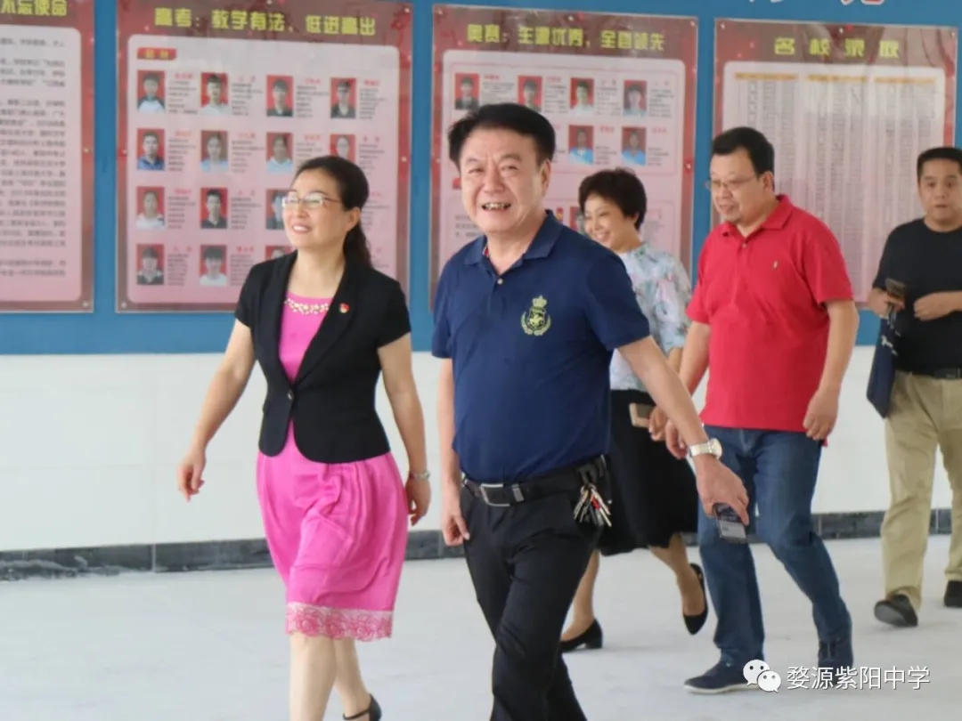 县委书记吴曙赴紫阳中学进行教师节走访慰问 - 婺源紫阳中学
